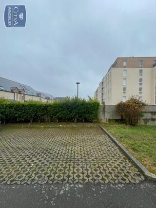  Parking / Garage à louer 