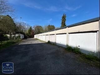  Parking / Garage à louer 