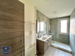  Appartement à louer 4 pièces 77 m²