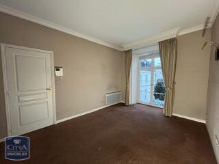  Appartement à louer 5 pièces 161 m²