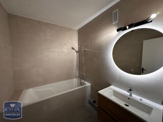  Appartement à louer 3 pièces 89 m²