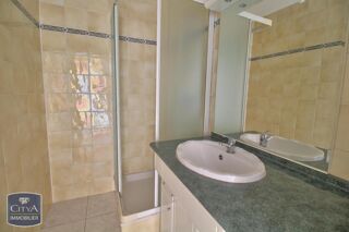  Appartement à louer 3 pièces 65 m²