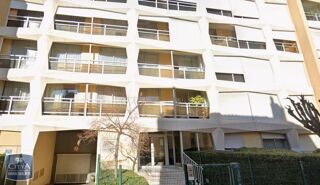  Parking / Garage � louer 