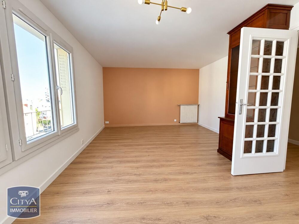 À LOUER ! Découvrez cet appartement T4 spacieux et lumin....