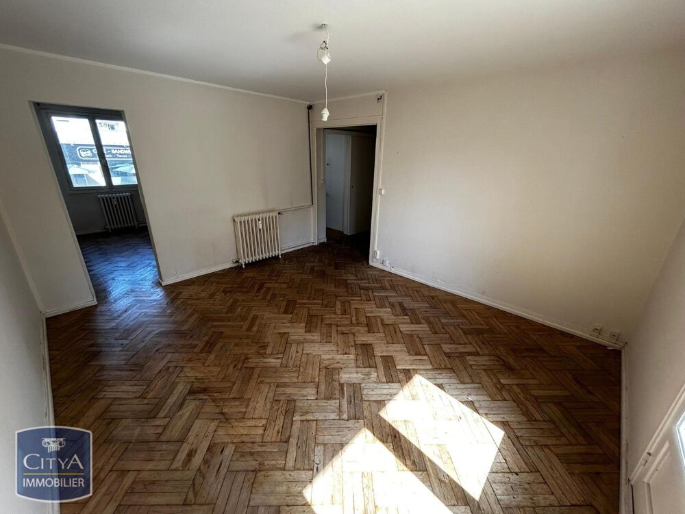 À LOUER : Appartement T4 à Cholet, situé dans un quartie....