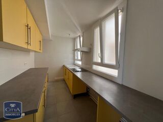  Appartement à louer 3 pièces 107 m²