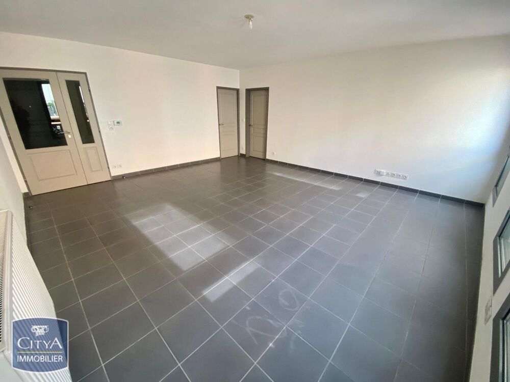 A LOUER - TRÈS GRAND APPARTEMENT 4 PIÈCES PAS DE FRAIS D....