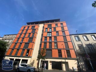  Parking / Garage à louer 