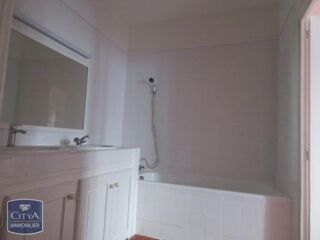 Appartement à louer 4 pièces 121 m²