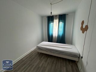  Appartement à louer 5 pièces 10 m²