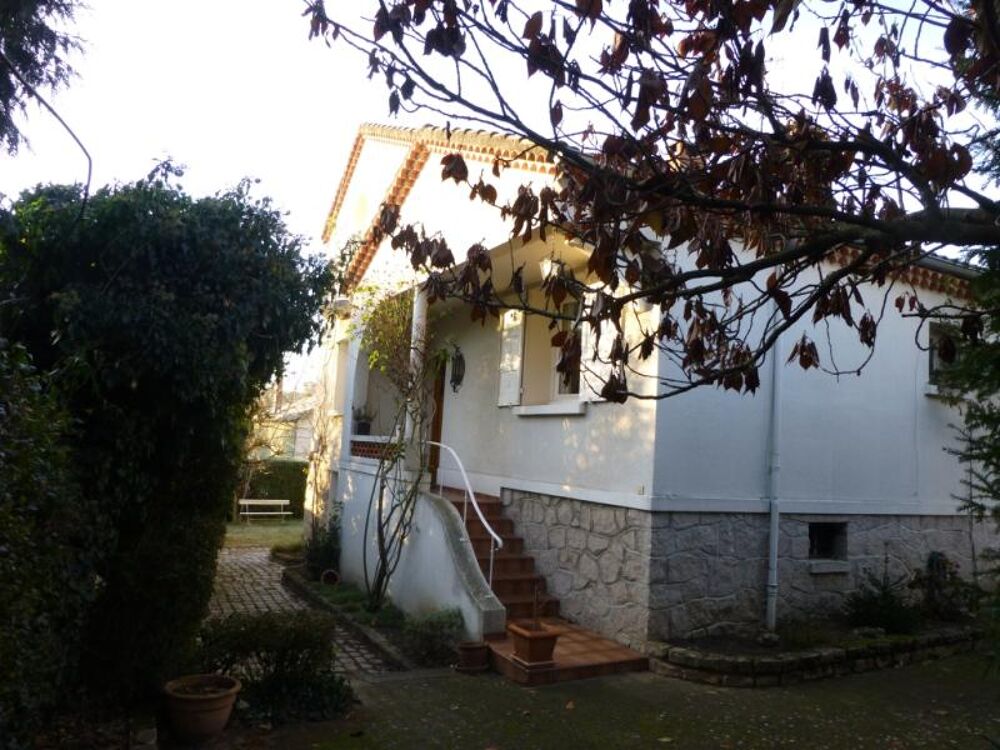 1 rue du Reverend Pere Couturier. Montbrison. Maison F7 ....