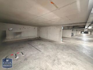  Parking / Garage à louer 