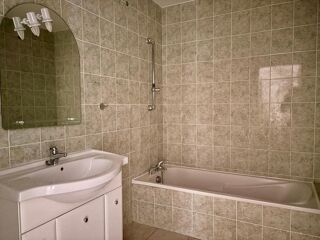  Appartement à louer 3 pièces 87 m²