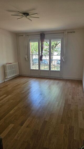  Appartement à louer 4 pièces 74 m²
