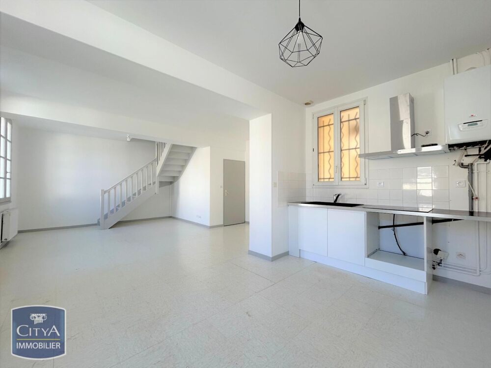 COUTRAS - GRAND APPARTEMENT T3 EN DUPLEX Découvrez cet a....