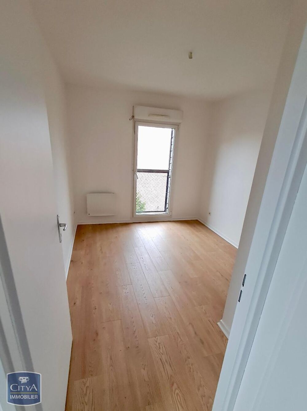 À LOUER : Appartement rénové T3 situé à Lille, dans le q....