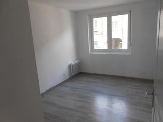  Appartement à louer 4 pièces 82 m²