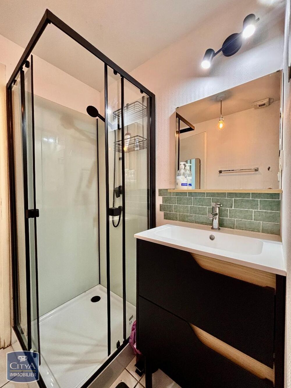 À LOUER : Charmant appartement rénové T3 MEUBLE situé au....