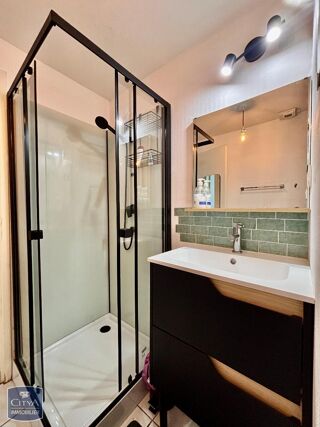  Appartement à louer 3 pièces 42 m²