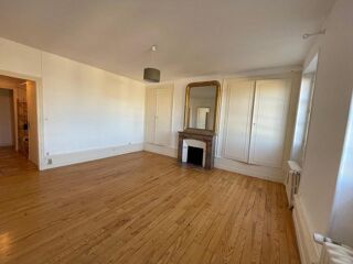  Appartement à louer 5 pièces 121 m²