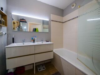  Appartement à louer 3 pièces 84 m²