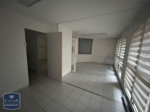 Touques, proche du centre, local professionnel divisé... 600 14800 Touques