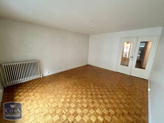  Appartement à louer 3 pièces 83 m²