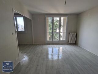 Appartement à louer 4 pièces 65 m²