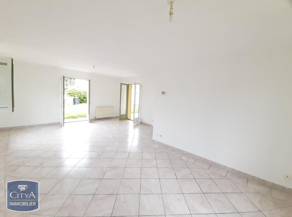 MAISON AVEC GARAGE ET JARDIN A SAINT PORQUIER Nous vous ....