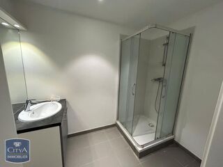  Appartement à louer 5 pièces 122 m²