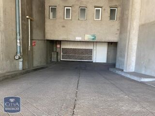 Parking / Garage à louer 