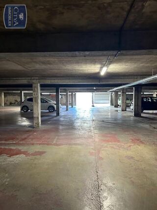  Parking / Garage à louer 