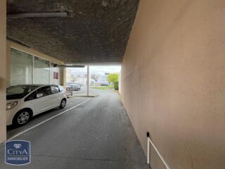  Parking / Garage à louer 