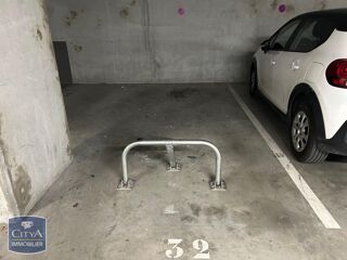  Parking / Garage à louer 