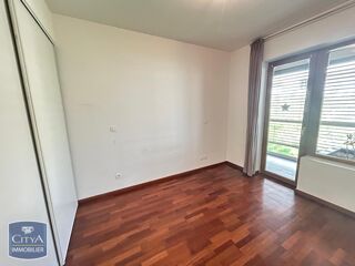  Appartement à louer 3 pièces 79 m²