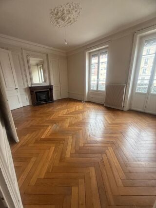  Appartement à louer 3 pièces 105 m²