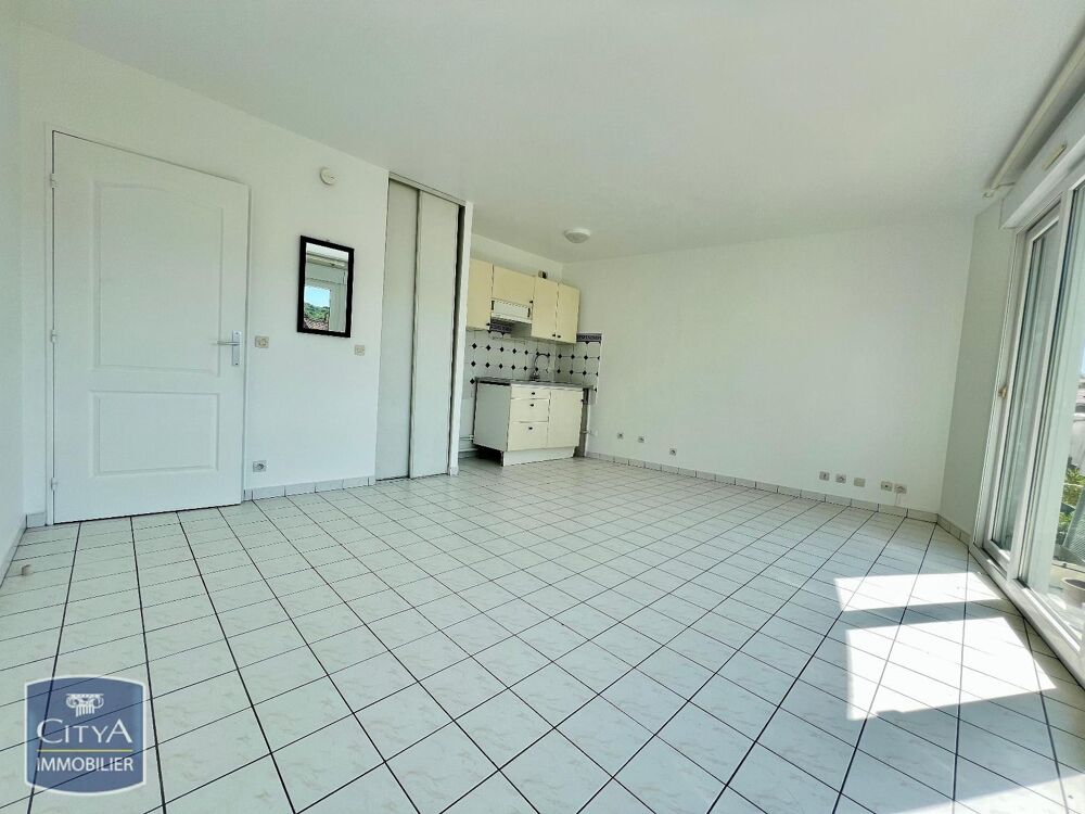À LOUER : Découvrez ce charmant appartement T1 situé à V....