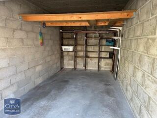  Parking / Garage à louer 