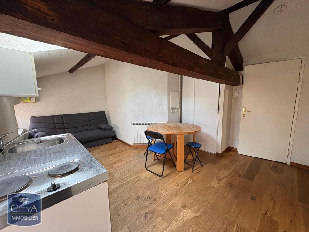 À LOUER : L'appartement, loué meublé, se trouve au 3ème ....