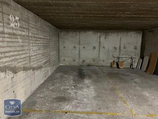 Parking / Garage à louer 