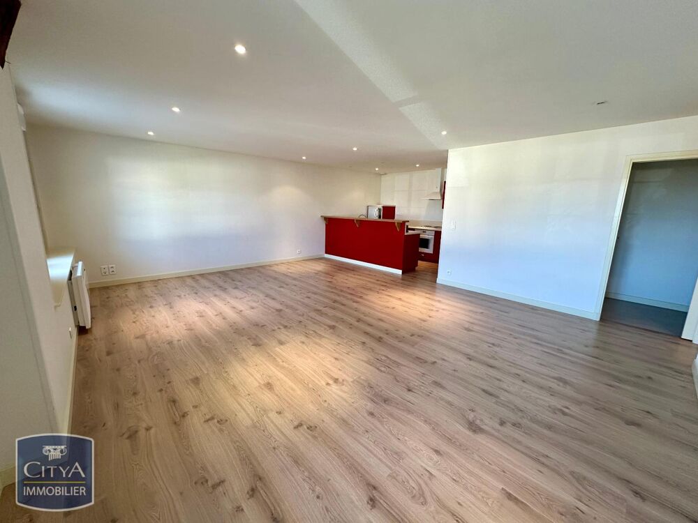 À louer : Appartement rénové T3 à Buzancais, un véritabl....