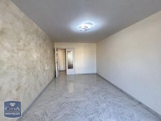  Appartement à louer 4 pièces 79 m²