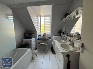  Appartement à louer 5 pièces 104 m²