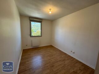  Appartement à louer 4 pièces 74 m²