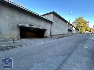  Parking / Garage à louer 