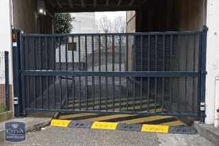  Parking / Garage à louer 