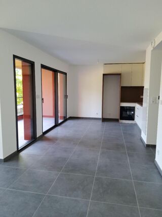  Appartement à louer 3 pièces 74 m²