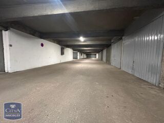 Parking / Garage à louer 