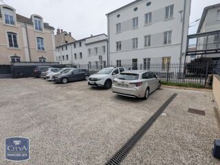  Parking / Garage à louer 