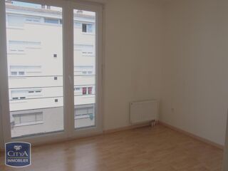  Appartement à louer 4 pièces 79 m²
